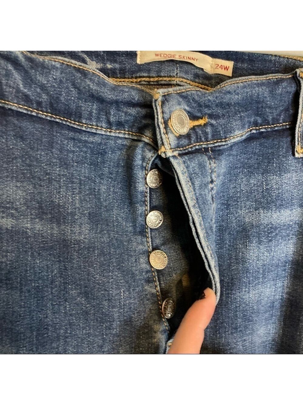 LEVI’S High Waisted Wedgie Fit Distressed Skinny Jeans - Picture 12 of 12